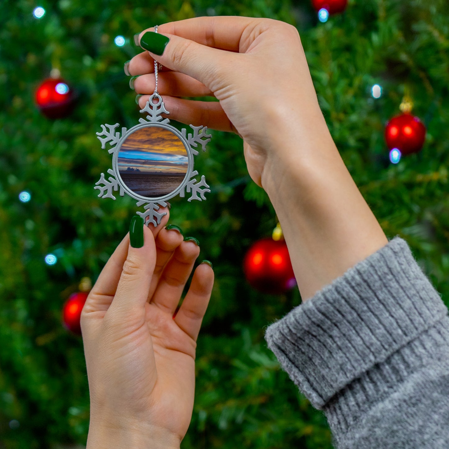 Blissful Paradise Pewter Snowflake Ornament Unique High-quality Pewter Ornaments with Picture